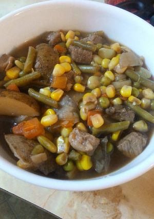 A picture of Hearty Vegetable Beef Soup.