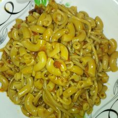 A picture of Jollof spaghetti and macroni.