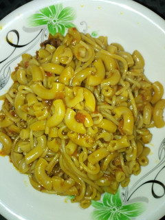 A picture of Jollof spaghetti and macroni.