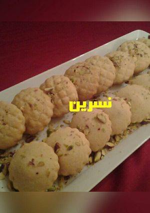 A picture of Aleppo Maamoul with Dates.