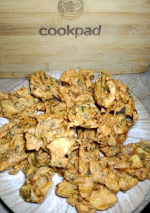 A picture of Aloo palak pakoray.