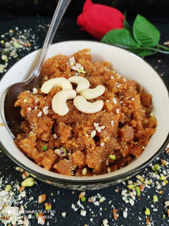 सूजी का हलवा (suji ka halwa recipe in Hindi) रेसिपी मुख्य फोटो