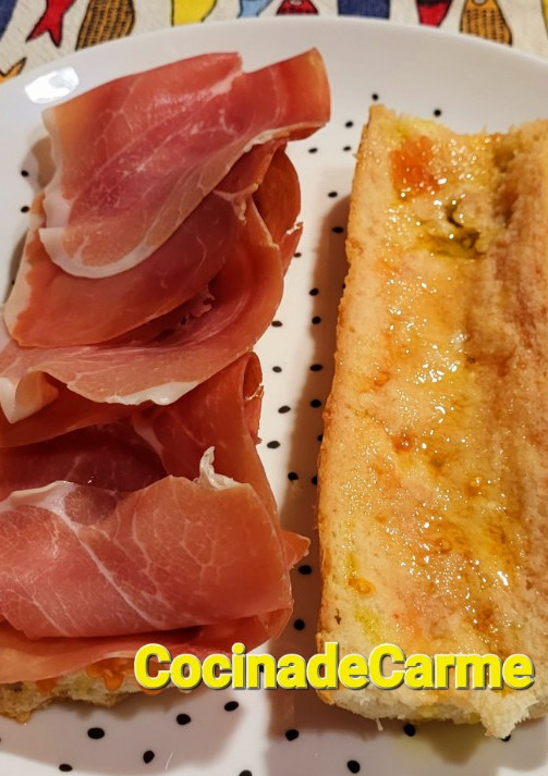 Una foto de Pà amb tomaquet i pernil