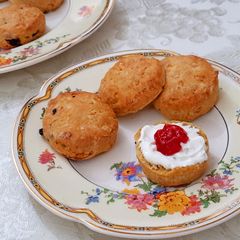 A picture of Pumpkin Apple Scones.