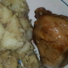 A picture of Garlic potatoes and grilled chicken.
