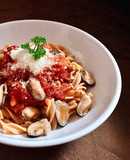 Nui Xoắn & Thịt Trai (Vẹm Đen) Sốt Cà Chua Provençal