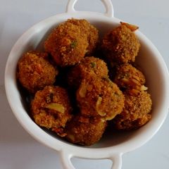 A picture of Gur Coconut Dry fruits laddu.