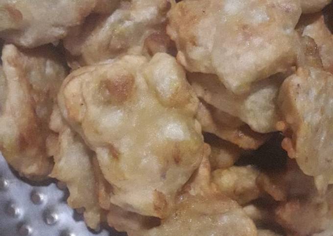 Pisang goreng tepung iris tipis