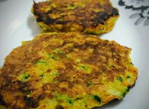 Una foto de Tortitas de pollo con verduras y queso 😘