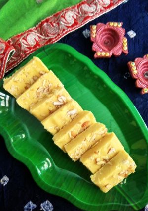 बेसन मिल्ककेक (besan milkcake recipe in hindi) रेसिपी मुख्य फोटो