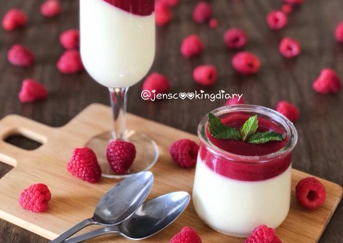 Simple Way to Make Ultimate Vanilla Panna Cotta with Raspberry Sauce for Diet Food