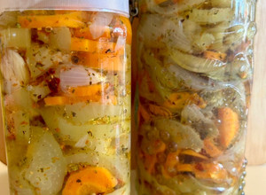 Una foto de Escabeche de verduras (berenjena, zanahoria y cebolla)