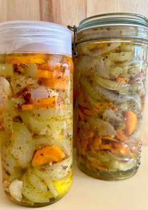 Una foto de Escabeche de verduras (berenjena, zanahoria y cebolla)