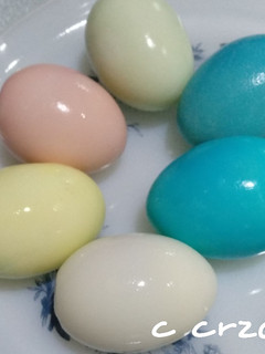Una foto de Huevos coloridos
