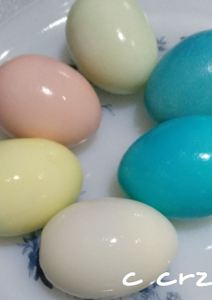 Una foto de Huevos coloridos