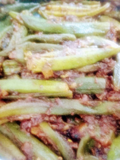भरवां भिंडी की सब्जी (stuffed lady finger) रेसिपी मुख्य फोटो