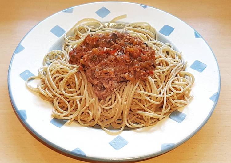 Spaghetti integrale tonnato con verduras y caldo miso