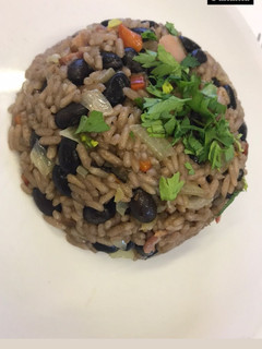 Una foto de Porotos con arroz