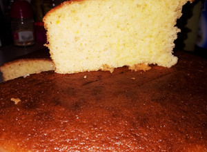 Una foto de Torta fácil con jugo y pulpa de naranja