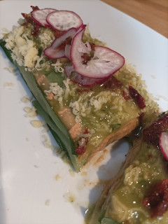 Una foto de Rollo de calabacín relleno de atún, queso fresco