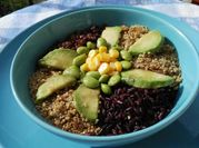 Una foto de poke de quinoa