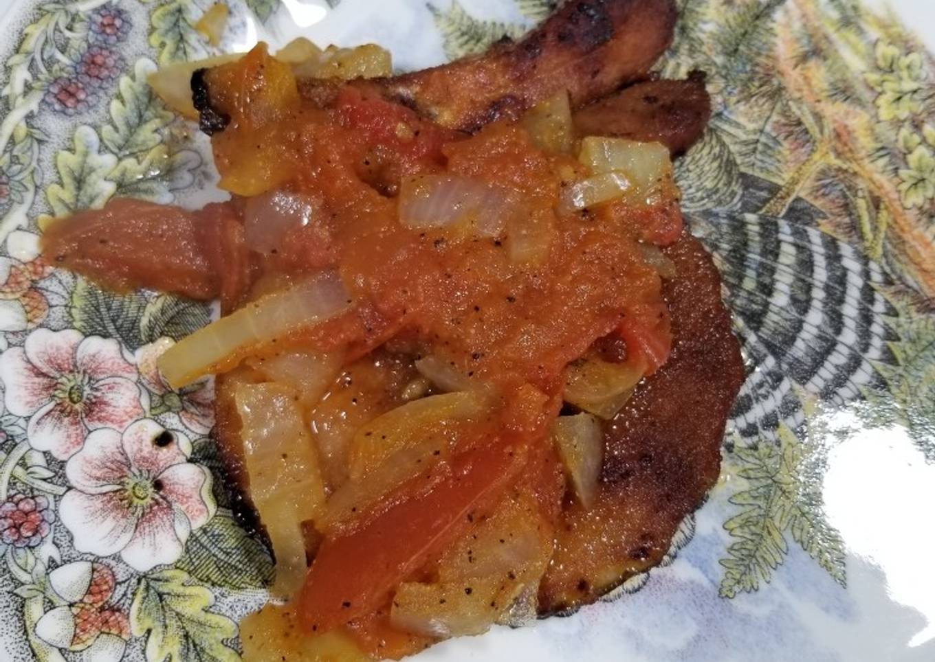 Chuletas ahumadas con tomatada