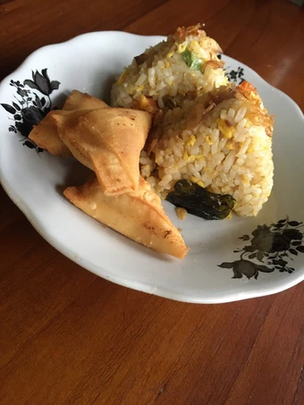 Langkah Mudah untuk Membuat Resep  Onigiri Nasi Goreng Kencur -PGBA Mgg 17 yang Lezat, Enak Banget