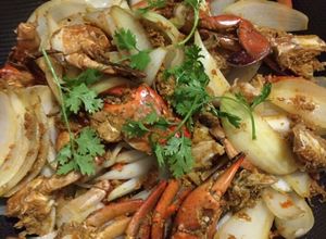 Hình của món Cua xào củ hành.