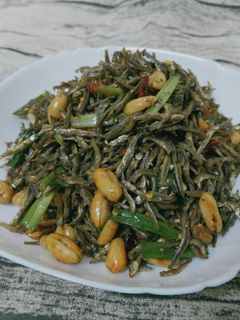 辣炒花生小魚干 的食譜成品照片