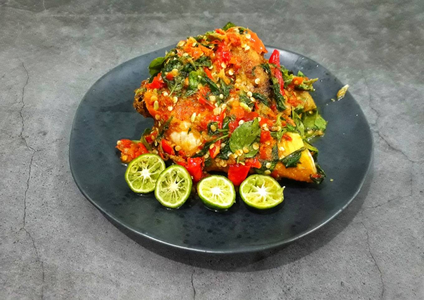 Ayam penyet sambal kemangi ala warung pecel