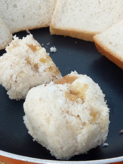 பிரட் புட்டு (Bread puttu recipe in tamil) செய்முறை முக்கிய புகைப்படம்