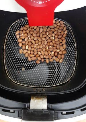 Hình của món Lạc rang bằng nồi chiên không dầu.