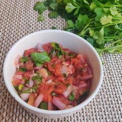 A picture of Dhaba Style tamatar pyaaz ki chutney.