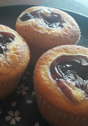 A picture of Blueberry swirl cupcake.