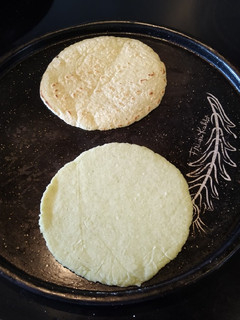 Una foto de Tortillas de nopal y maíz