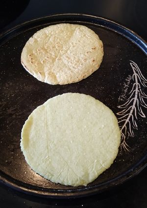 Una foto de Tortillas de nopal y maíz