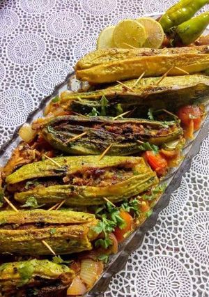 A picture of Potatoes and chickpeas flour stuffed kareelay.