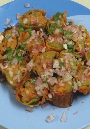 A picture of Potato stuffed Chili Bajji.