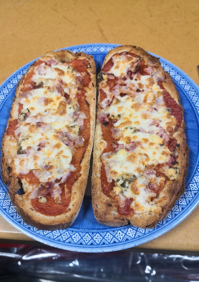 Una foto de Paninnis de bacon y jamón en airfryer