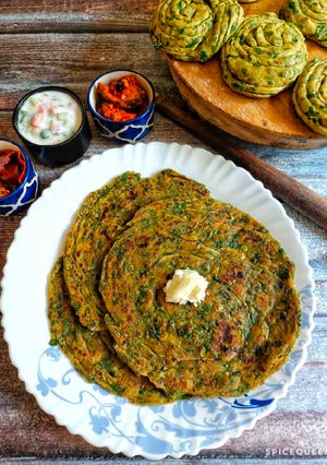 A picture of Bathua Lachcha Paratha.