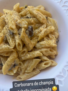 Una foto de Pasta con carbonara de champiñones