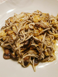 Una foto de Revuelto de Gulas y Champis