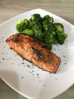 Foto resep Gorgeous Salmon Steaks with Broccoli