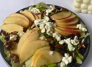 Una foto de Ensalada de manzana 🍎