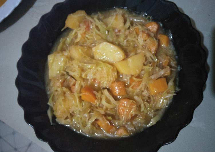 Potatoe stew with cabbage