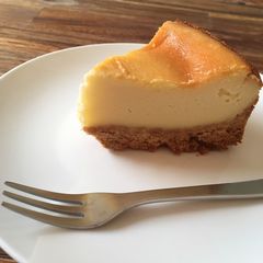 A picture of Japanese baked cheesecake.