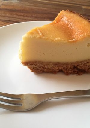 A picture of Japanese baked cheesecake.