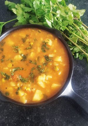 आलू की रस्से वाली सब्जी(aloo ki rasse wali sabzi recipe in hindi) रेसिपी मुख्य फोटो