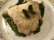 Una foto de filetes pescado congelado