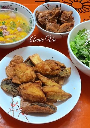 Hình của món Cơm nhà nhiều món hấp dẫn.